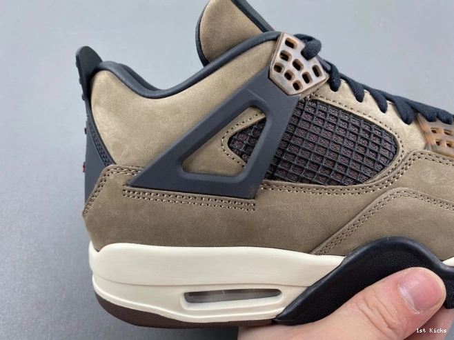 1st Kicks TS Travis Brown AJ4-882335 Scott Air Retro 4 x Jordan 0808